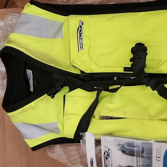 Helite Turtle 2 Airbag Vest - Picture 4 of 11